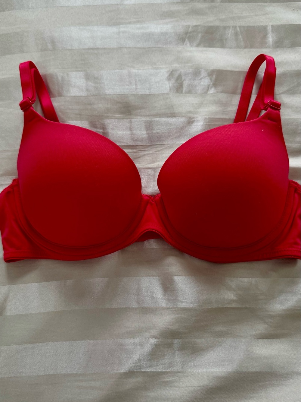 PINK Victoria's Secret Hot Pink T-Shirt Push-Up Bra